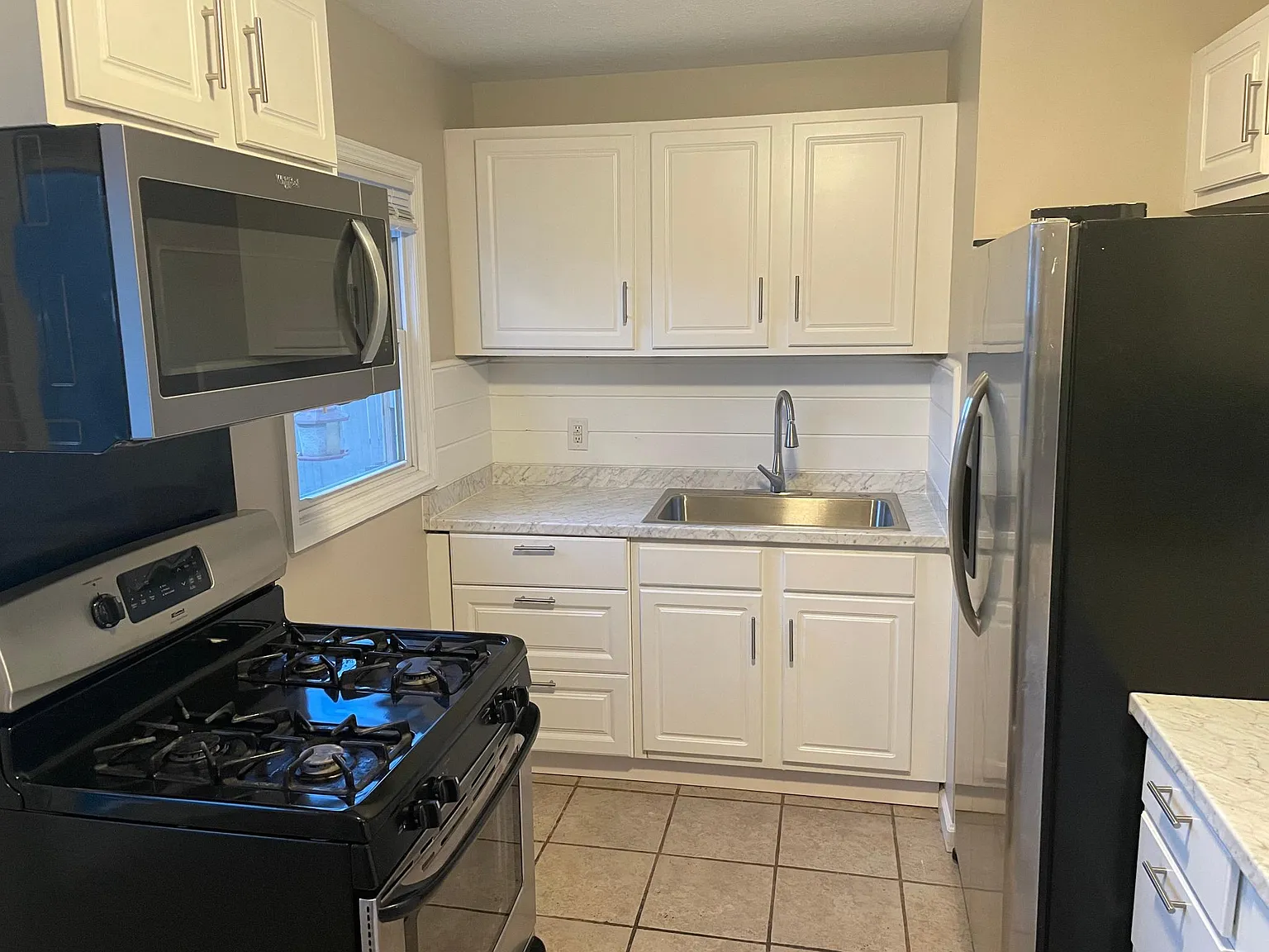 3 bed, 1008 sqft, $1,650 — Photo 4