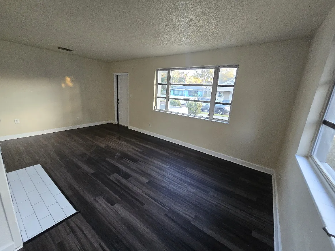 3 bed, 1000 sqft, $2,195 — Photo 4