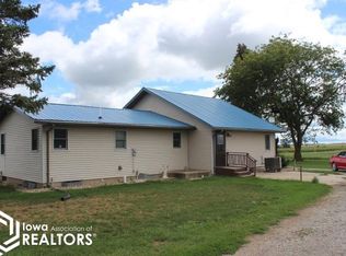 1530 Vine Ave, Hampton, IA 50441