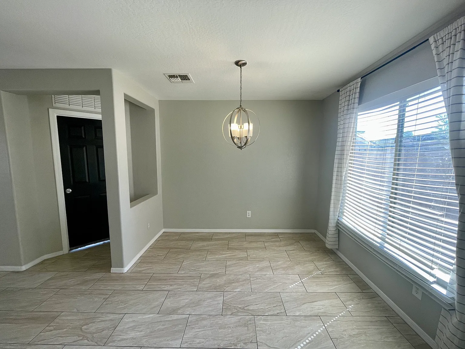4 bed, 1569 sqft, $1,700 — Photo 4