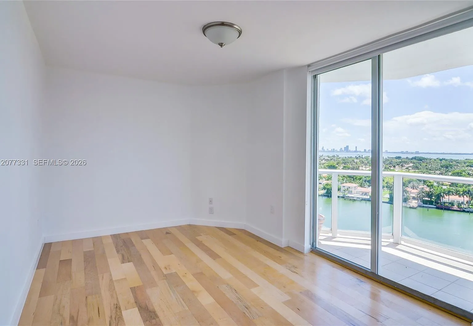 The Grandview Condo — Photo 3