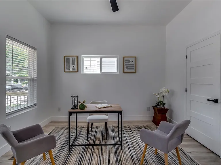 693 Ira St SW — Photo 4