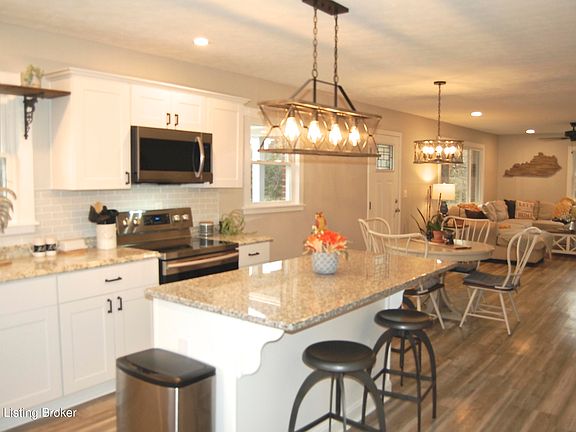 3rd image of 460 Samuels Ln