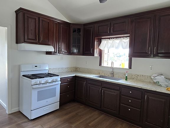 2nd image of 4010 Princeton St