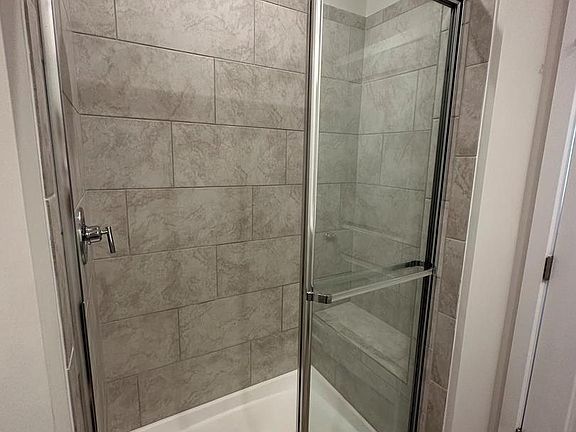 5th image of 29234 Oxford Dr
