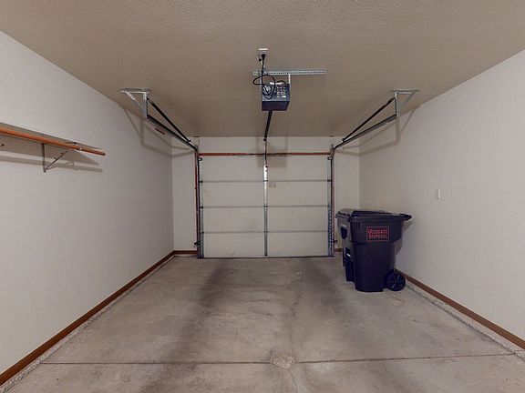 2nd image of 301 N Dogwood St #25cf14fd2