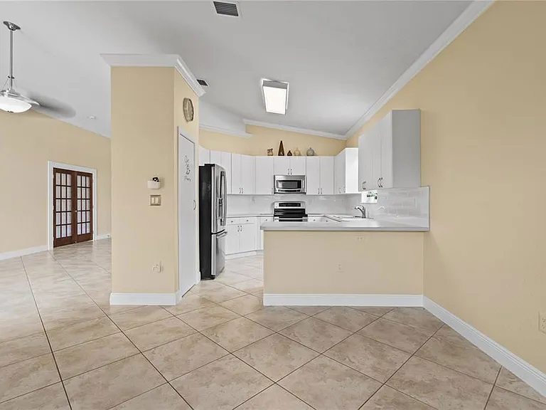 5101 SW 134th Ave — Photo 4