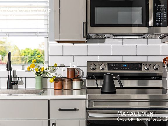 4th image of 40 Parkwood Ave #1