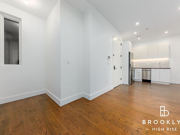 3rd image of 903 De Kalb Ave #5
