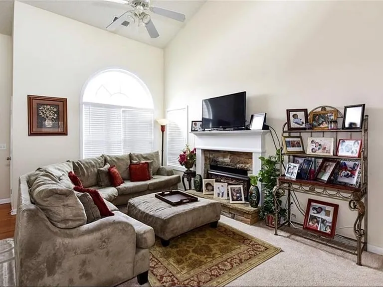 324 Greystone Pkwy — Photo 4