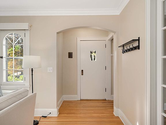 3rd image of 4641 Ewing Ave S