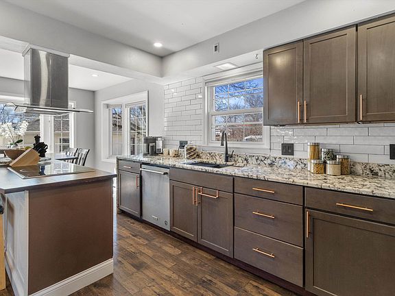 3rd image of 602 E Exchange St