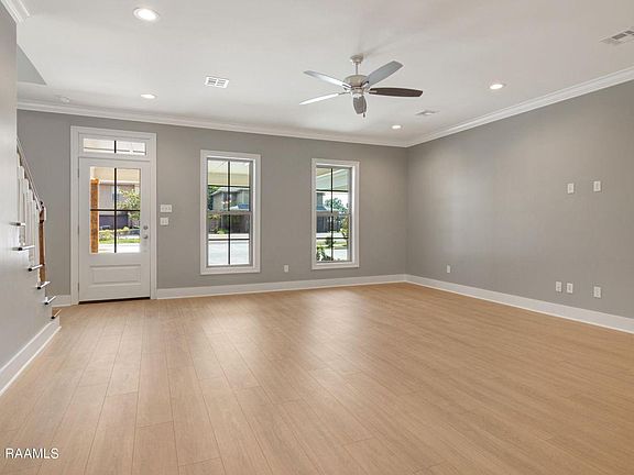 4th image of 190 Emerite Dr