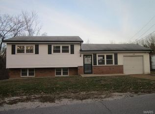 1928 Main Dr, High Ridge, MO 63049
