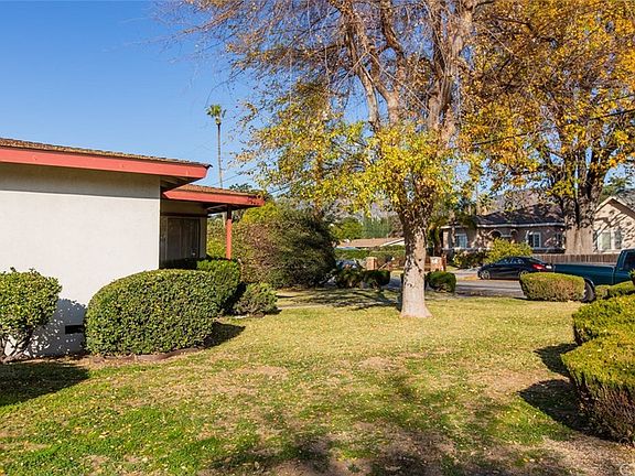 5th image of 692 W Mariposa St