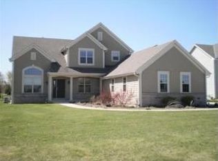 9550 Woods Cir, Milwaukee, WI 53223