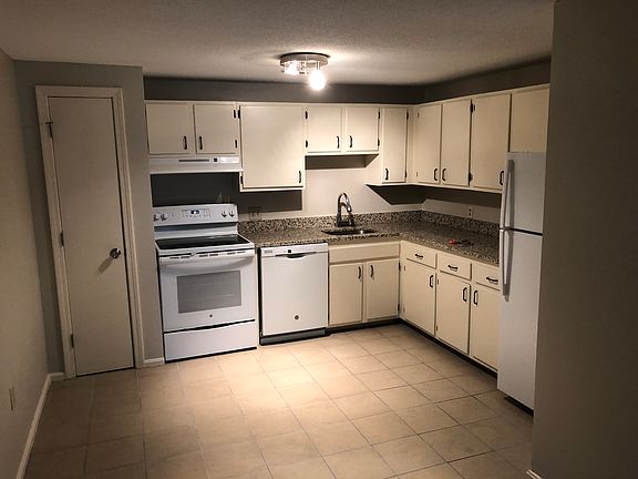 3rd image of 206 White Cedar Blvd #206