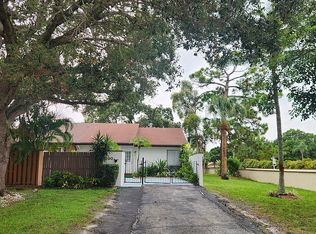 5690 Biscayne Dr, Greenacres, FL 33463