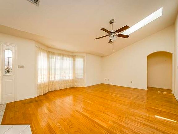 4th image of 150 Forest View Cir