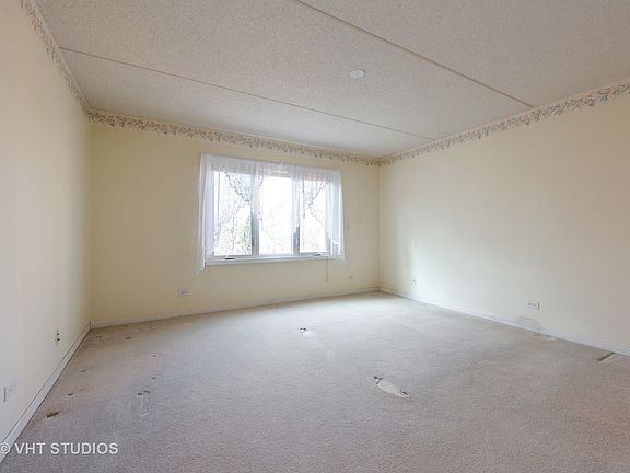 5th image of 3950 W Bryn Mawr Ave APT 406