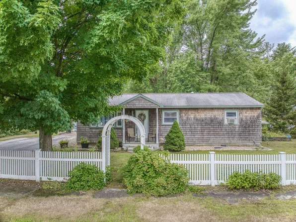 6 Greenwood Drive, Nashua, NH 03062