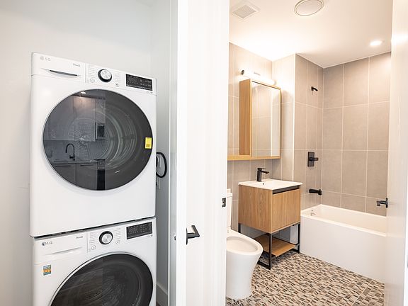 5th image of 3009 Avenue I #6D