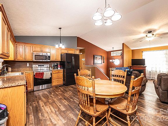 4th image of 2308 Olde Meadow Dr