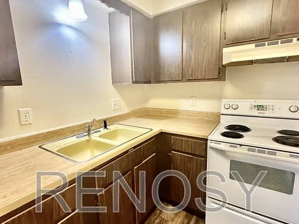 206 N Madison St #3, Prairie City, IA 50228