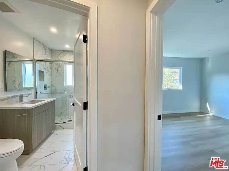 3207 W 3rd St #4 — Photo 8