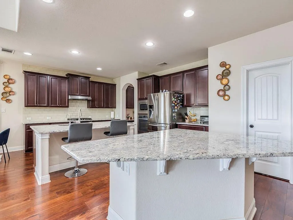 6 bed, 4.0 bath, 3466 sqft, $3,550 — Photo 4