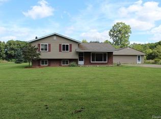 1944 Seven Mile Rd, Whitmore Lake, MI 48189