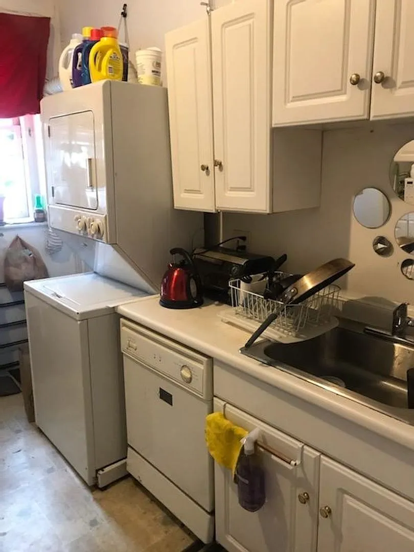 Huge 4 bed in Allston — Photo 2