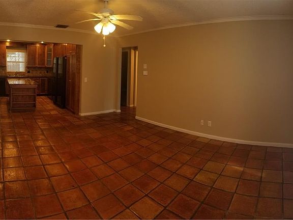 5th image of 185 Joyce St