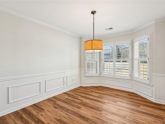 2nd image of 1905 Kemp Rd