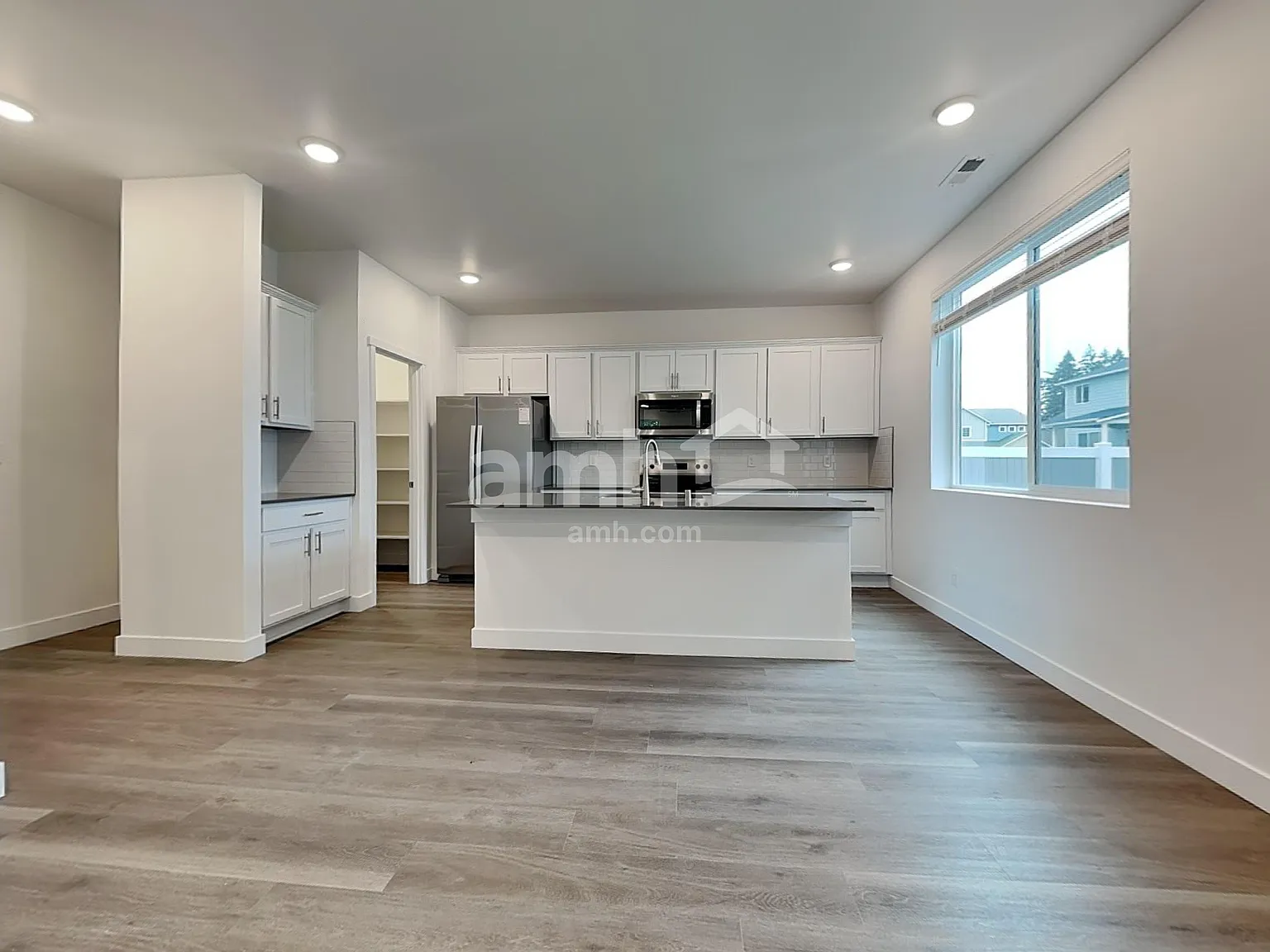 4 bed, 2.5 bath, 2208 sqft, $3,265 — Photo 3