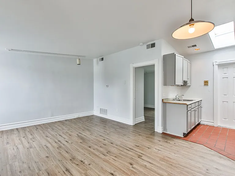 39 N 11th St — Photo 16