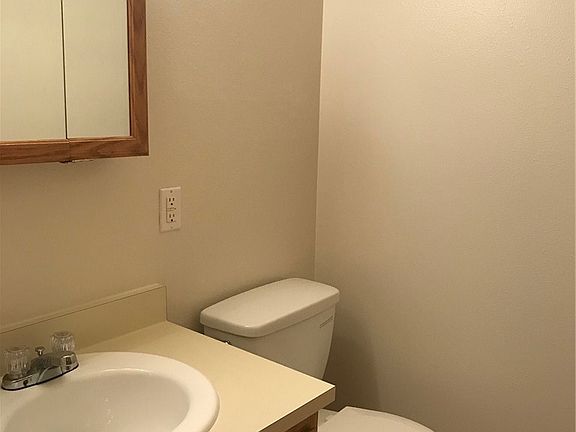 3rd image of 12044 96th Ave NE APT 225