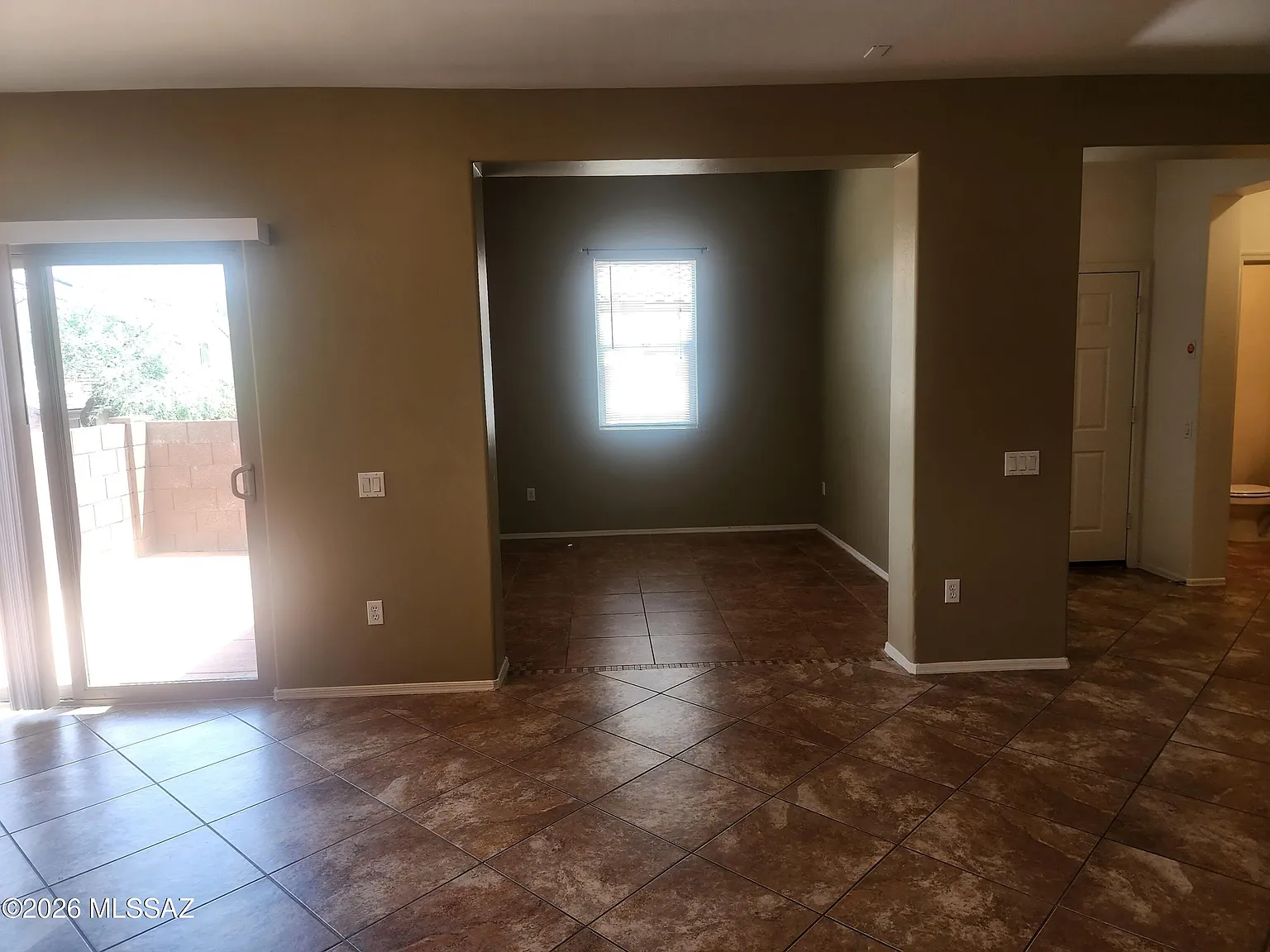 3 bed, 2.5 bath, 1870 sqft, $1,800 — Photo 3