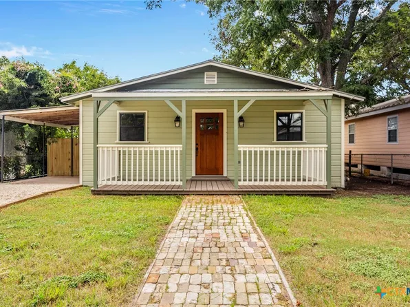 413 W Clayton St, Cuero, TX 77954