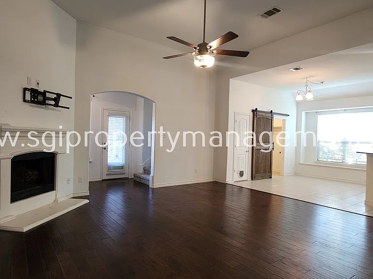 1369 Crescent Cove Dr — Photo 16