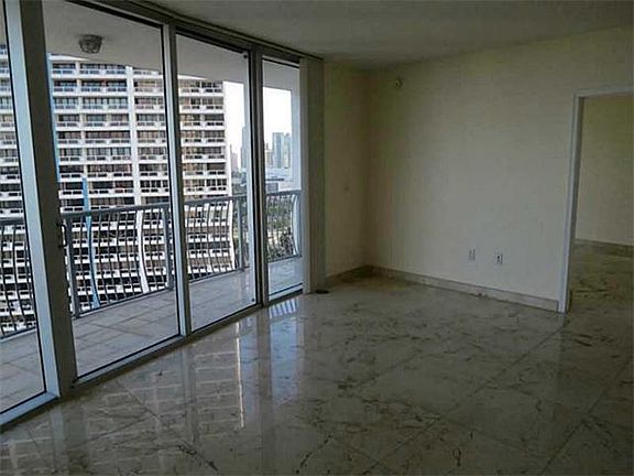 4th image of 1750 N Bayshore Dr ##210