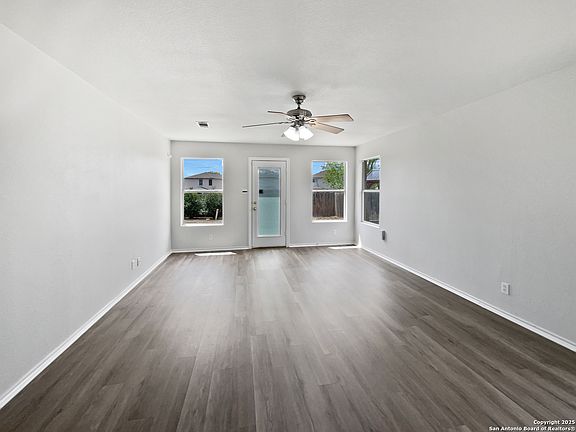 3rd image of 1123 Creek Knl