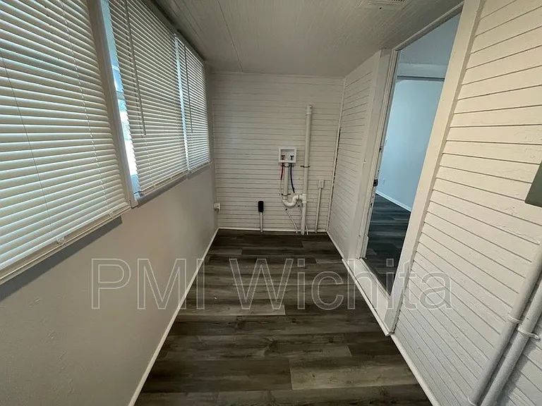 202 N Ash St — Photo 7