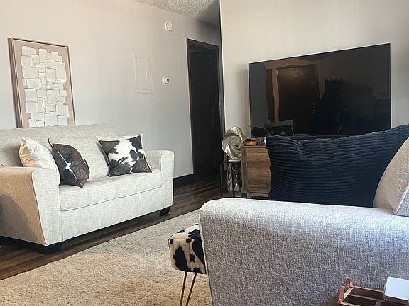 4th image of 708 Oakcrest St #2