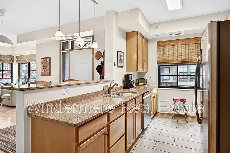2 bed, 2.0 bath, 1307 sqft, $1,450 — Photo 2