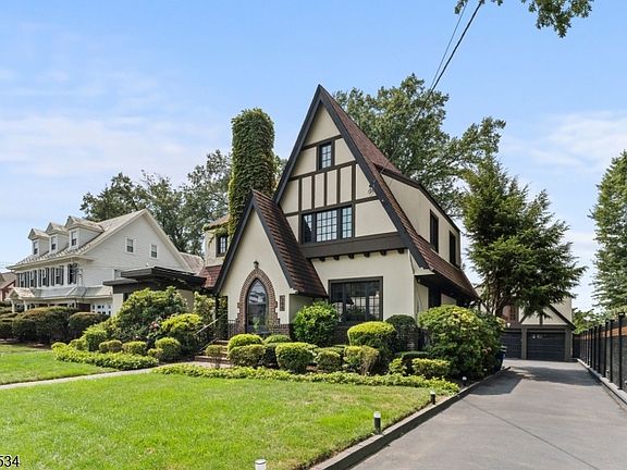 3rd image of 562 Irvington Ave