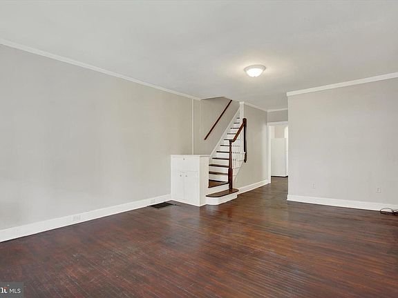 4th image of 1206 W Poplar St