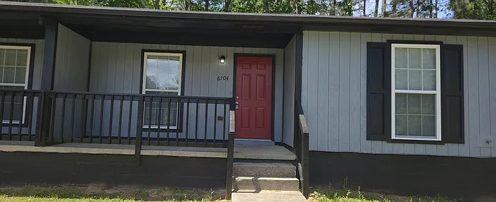 3 bed, 1.0 bath, 930 sqft, $1,550 — Photo 2
