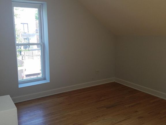 5th image of 877 N Paulina St APT 2R