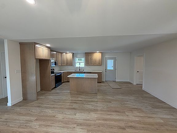 3rd image of 104 N Julie St